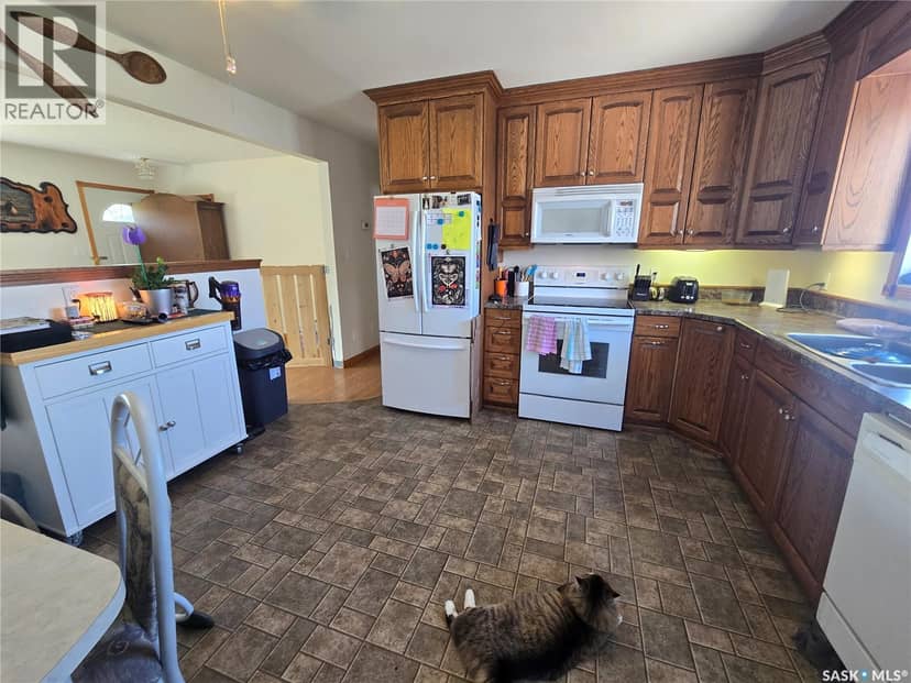 334 Moltke AVENUE — photo 8 of 24
