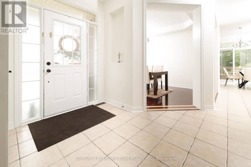 26 Huntspoint Drive — photo 5 of 40