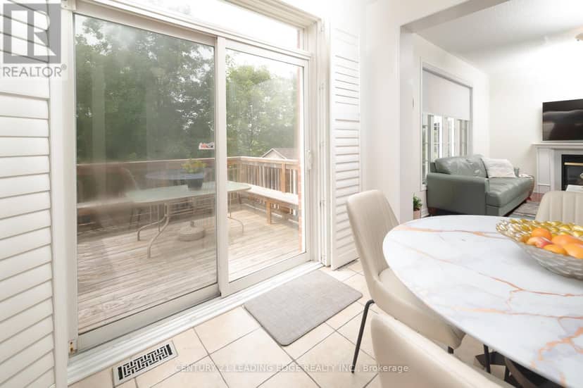 26 Huntspoint Drive — photo 13 of 40