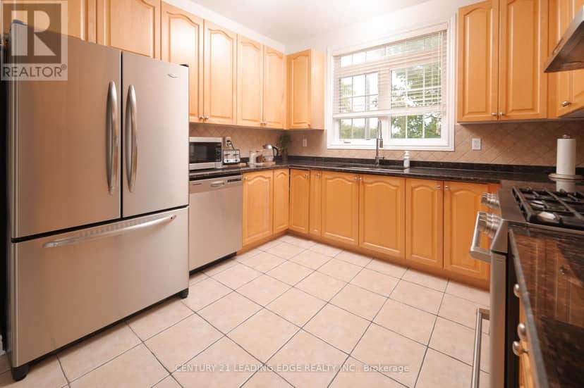 26 Huntspoint Drive — photo 11 of 40