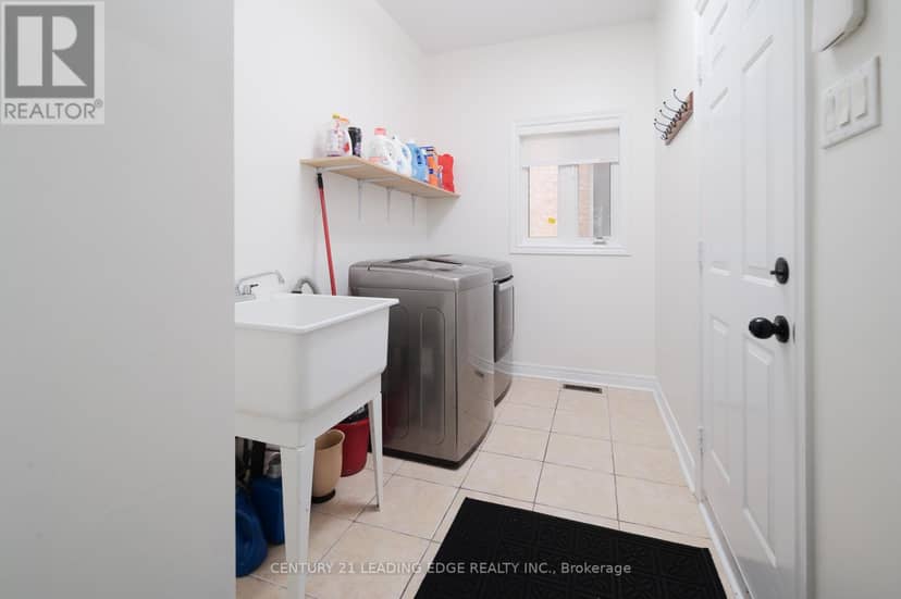 26 Huntspoint Drive — photo 16 of 40