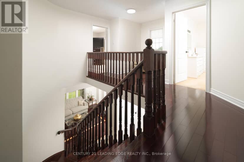 26 Huntspoint Drive — photo 17 of 40