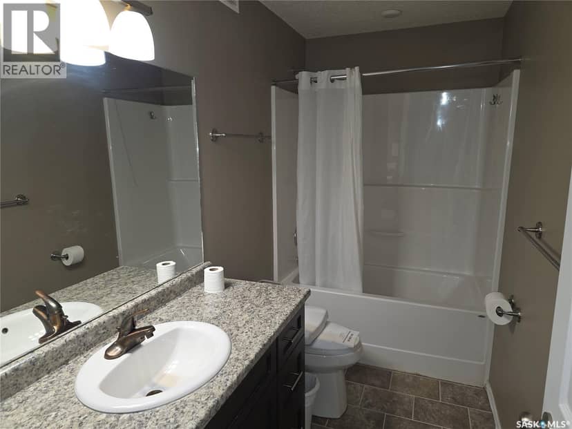 712 Columbia AVENUE — photo 13 of 18