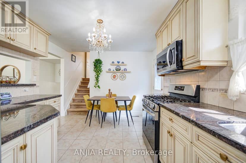 24 Friar Tuck Road — photo 10 of 40