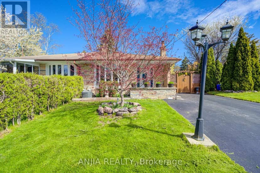 24 Friar Tuck Road — photo 2 of 40