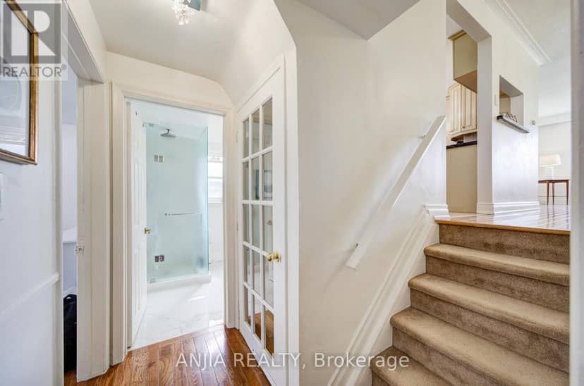 24 Friar Tuck Road — photo 32 of 40