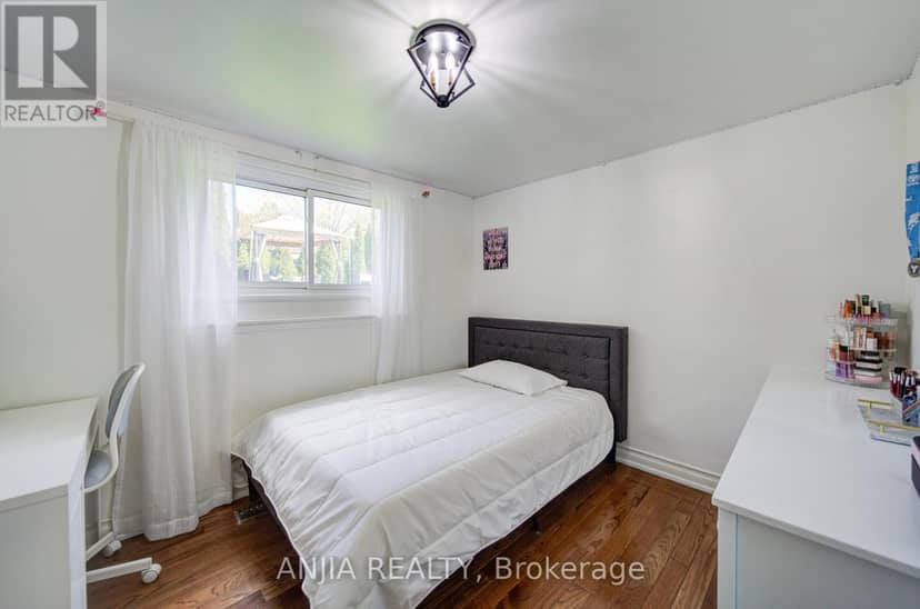 24 Friar Tuck Road — photo 34 of 40
