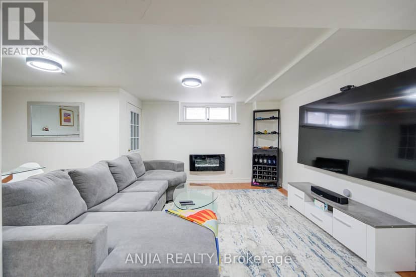 24 Friar Tuck Road — photo 40 of 40