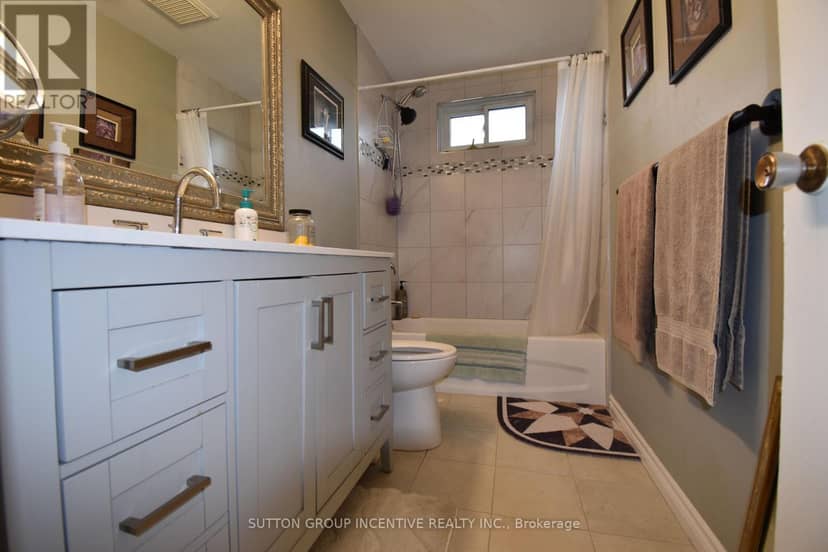 5 Lanark Crescent — photo 13 of 22