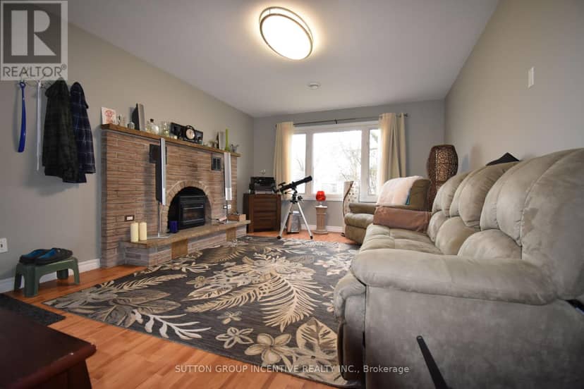 5 Lanark Crescent — photo 5 of 22