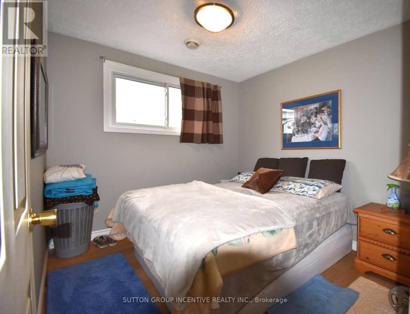 5 Lanark Crescent — photo 18 of 22