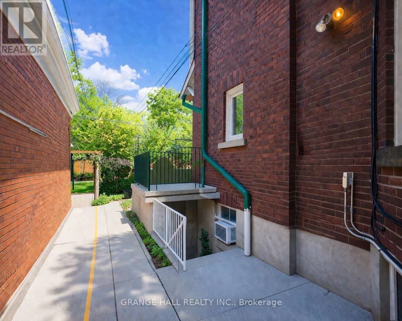 1544 King Street W — photo 13 of 17