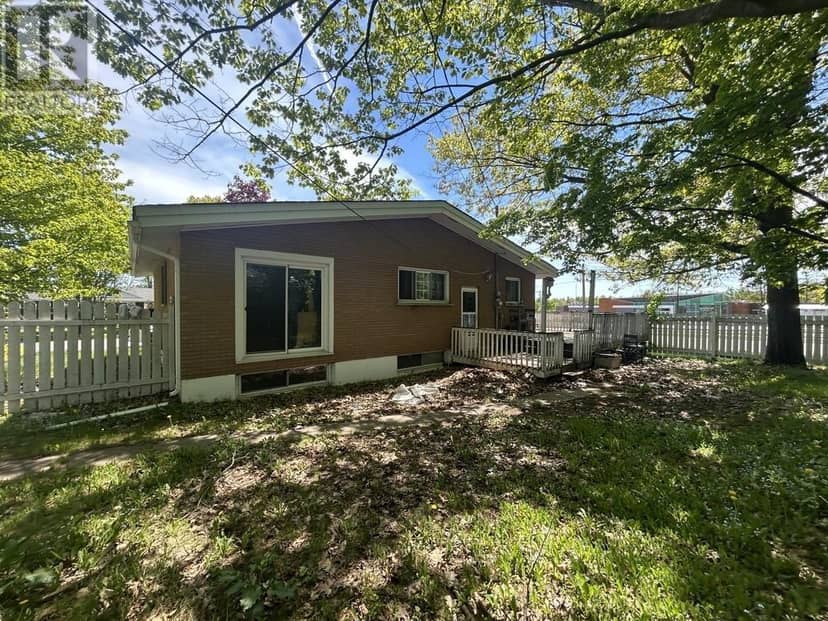 9 Tadcaster PL — photo 7 of 21
