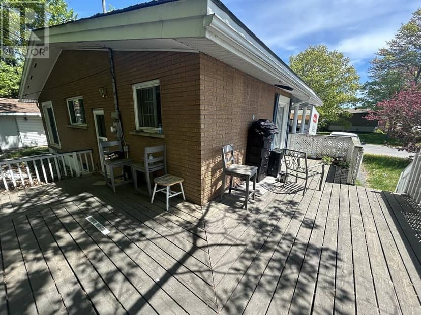 9 Tadcaster PL — photo 8 of 21