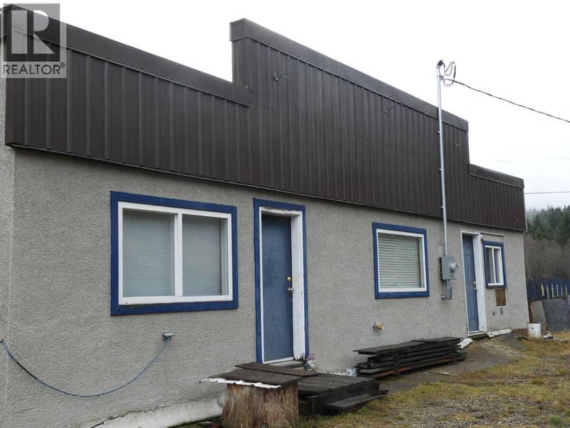 6904 Highway 6, Appledale