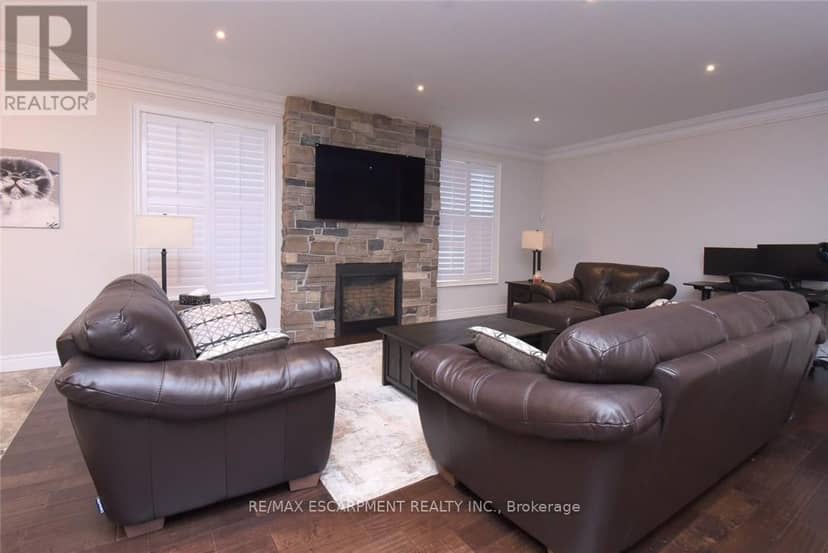 708 Winston Road, Grimsby, photo 7