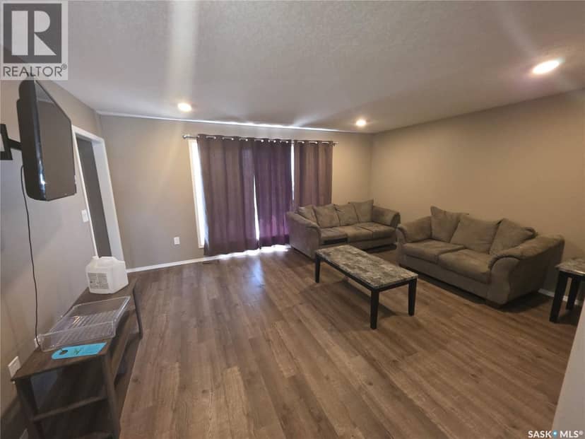 716 Columbia AVENUE, Kerrobert, photo 3