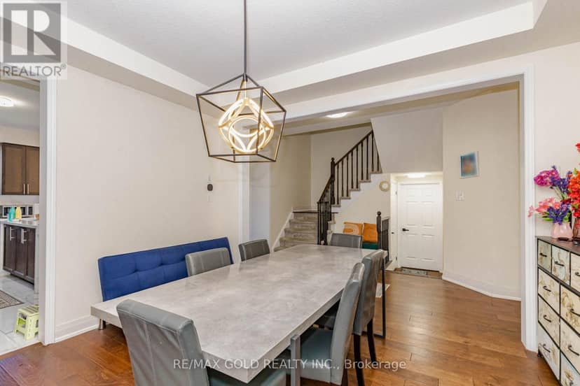 9 Burgess Crescent — photo 11 of 40