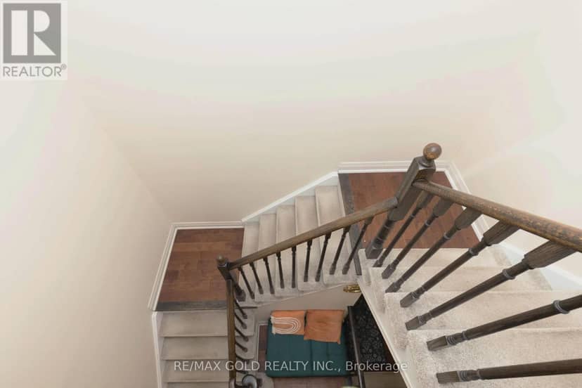 9 Burgess Crescent — photo 25 of 40