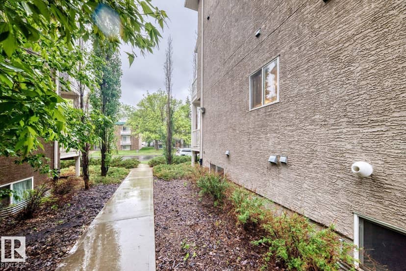 #4 11917 103 ST NW — photo 36 of 40