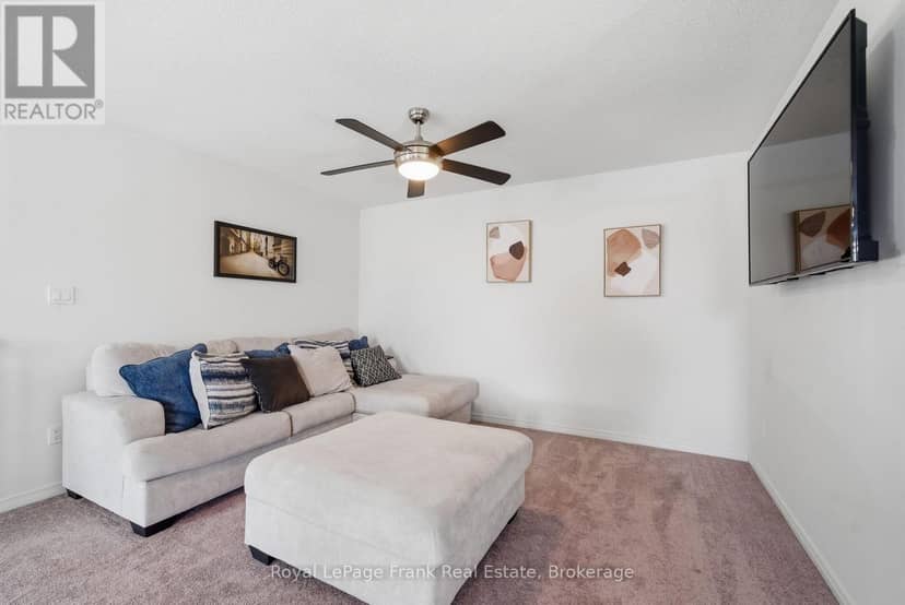 56 Deacon Crescent — photo 11 of 40