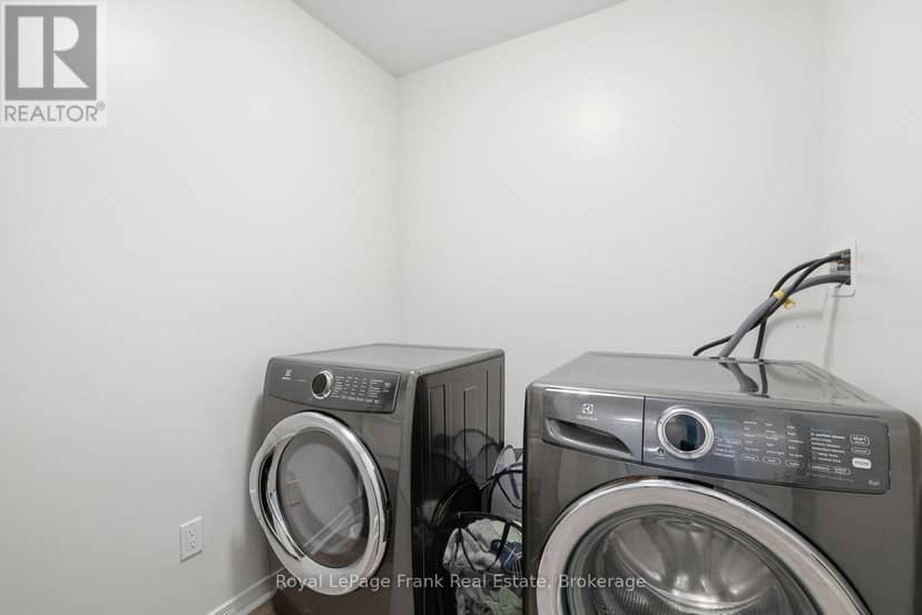 56 Deacon Crescent — photo 33 of 40