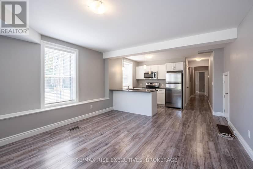 120 Yonge Street — photo 14 of 40