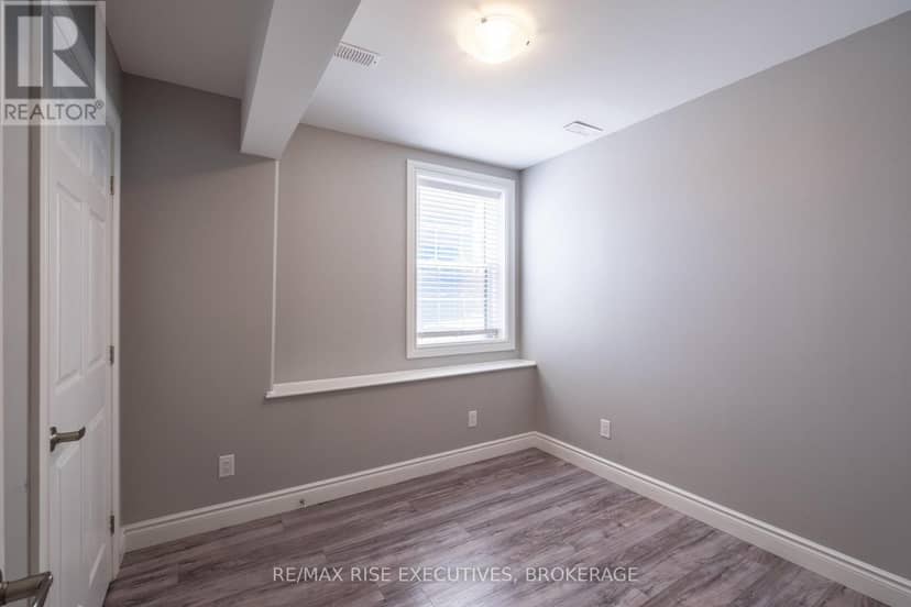 120 Yonge Street — photo 18 of 40