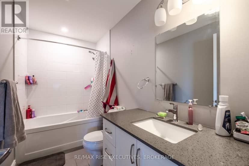120 Yonge Street — photo 27 of 40