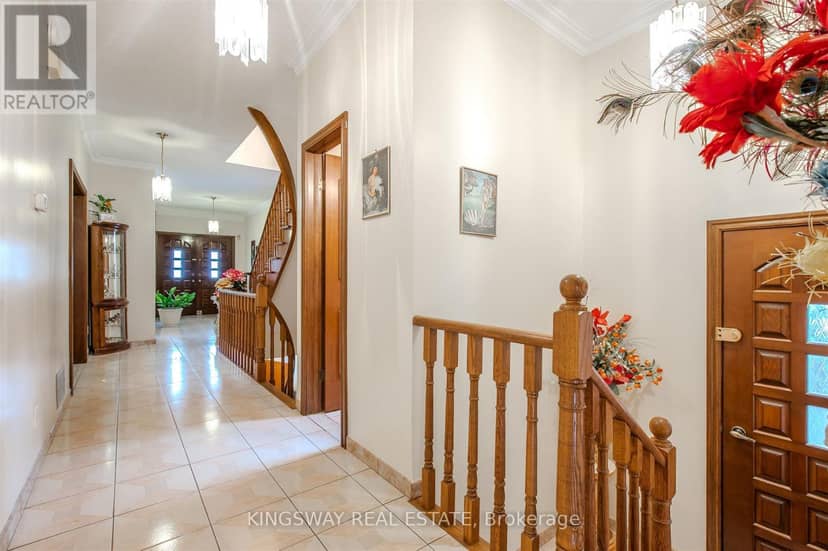 27 Mulholland Avenue — photo 10 of 28