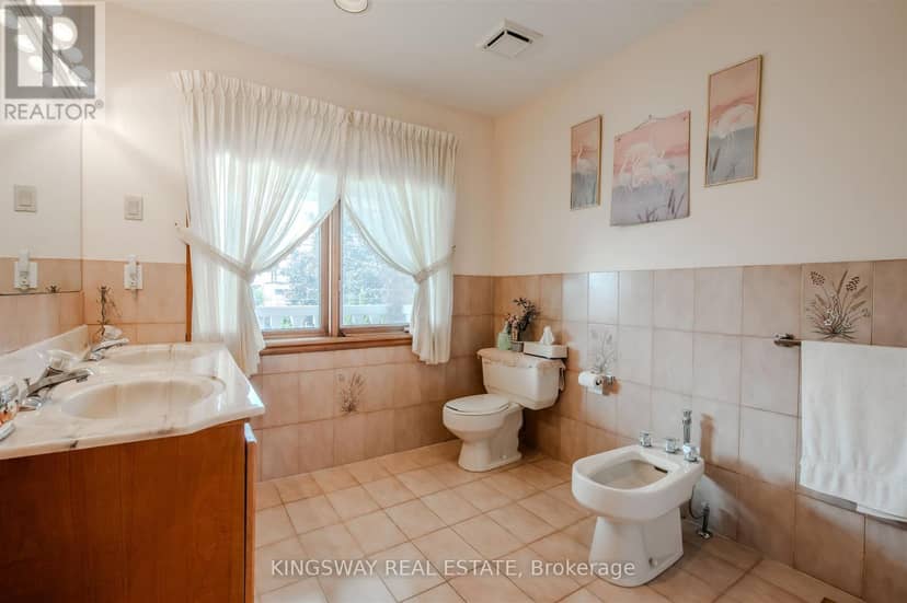 27 Mulholland Avenue — photo 15 of 28