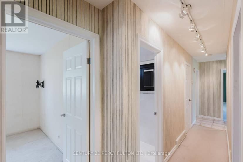 10208 Tenth Line — photo 15 of 40