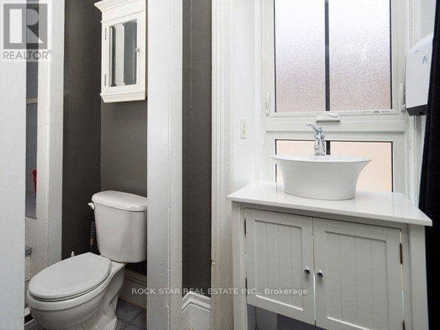 111 Ainslie Street N — photo 11 of 19