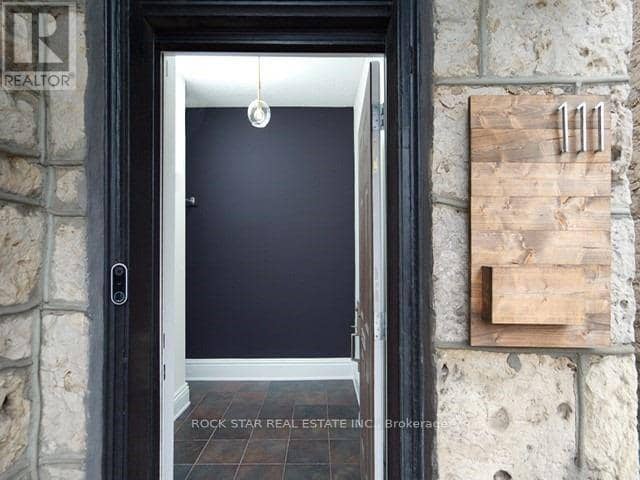 111 Ainslie Street N — photo 2 of 19