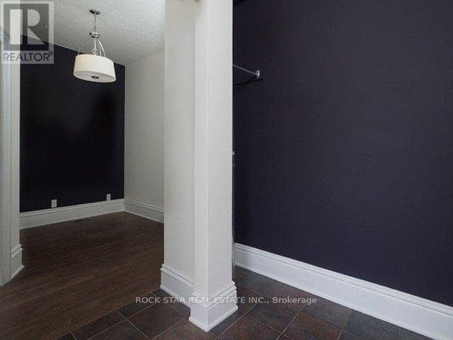 111 Ainslie Street N — photo 3 of 19