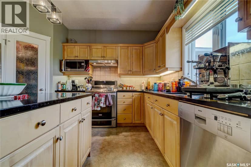 3511 Bishop CRESCENT E — photo 14 of 40