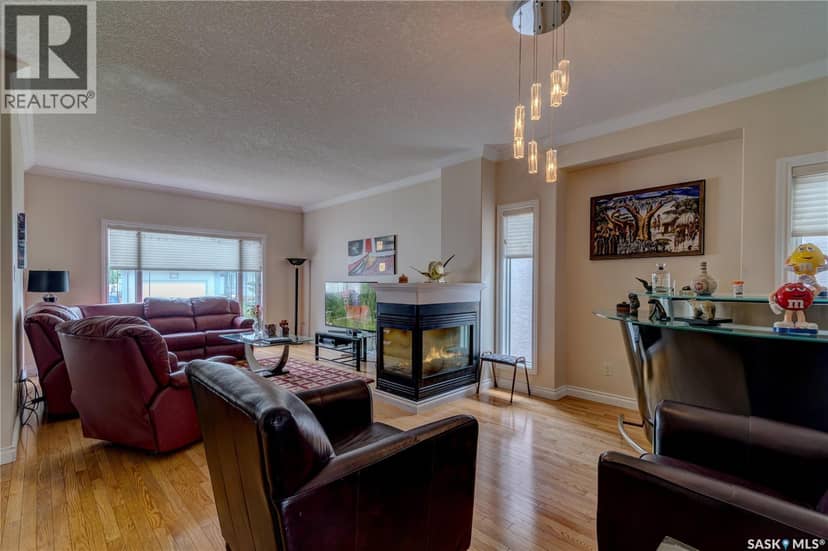 3511 Bishop CRESCENT E — photo 5 of 40