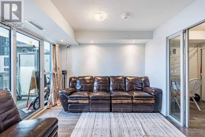 222 - 20 Meadowglen Place — photo 16 of 40