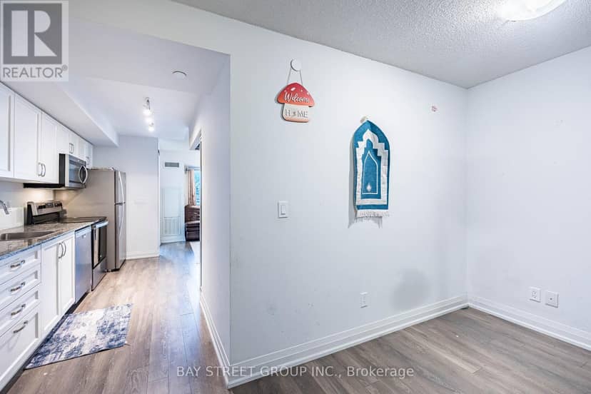 222 - 20 Meadowglen Place — photo 6 of 40