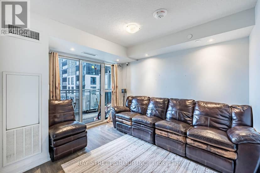 222 - 20 Meadowglen Place — photo 15 of 40