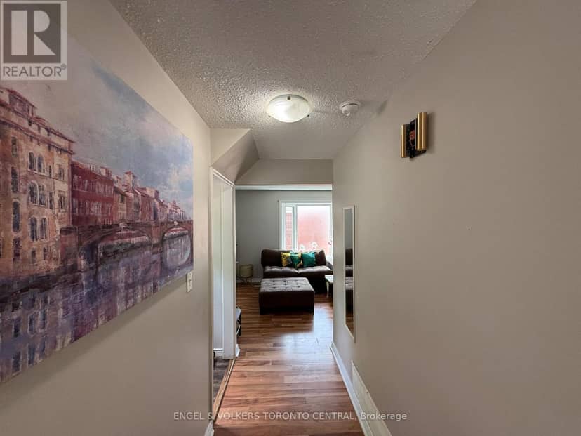 689 College Avenue W — photo 10 of 40