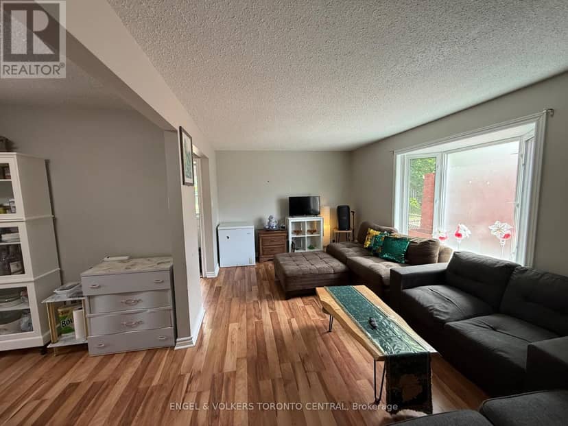 689 College Avenue W — photo 15 of 40
