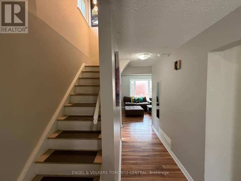 689 College Avenue W — photo 9 of 40