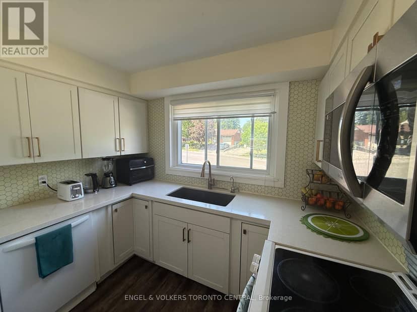687 College Avenue W — photo 13 of 40