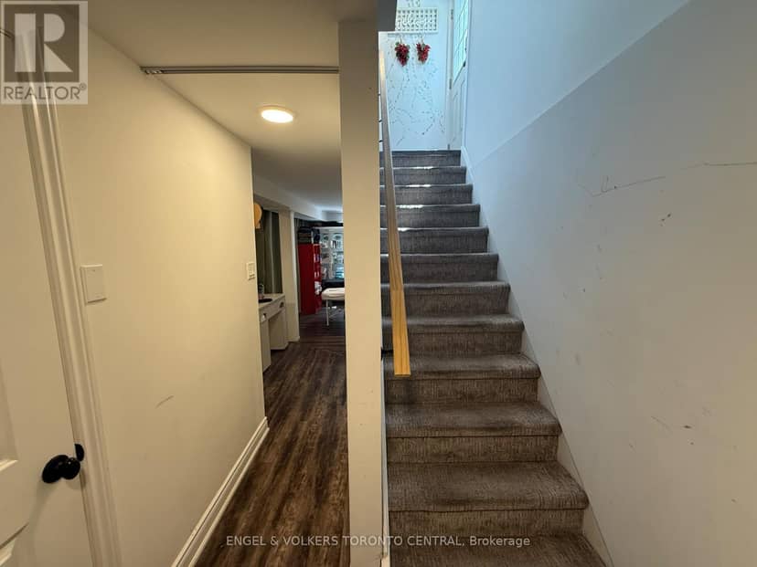 687 College Avenue W — photo 19 of 40