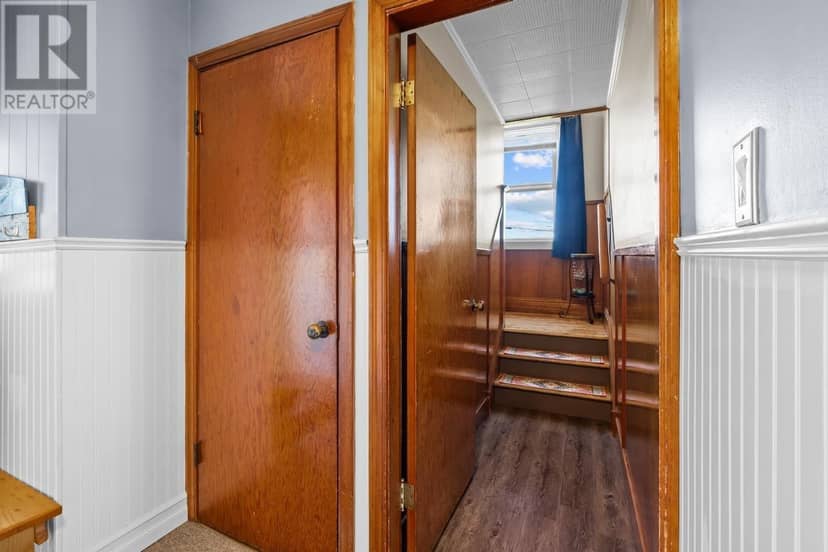 57 CHAPEL Avenue — photo 18 of 33