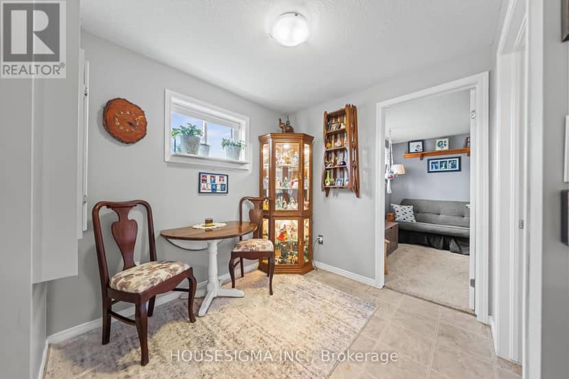 124 - 35 Mountford Drive — photo 17 of 40