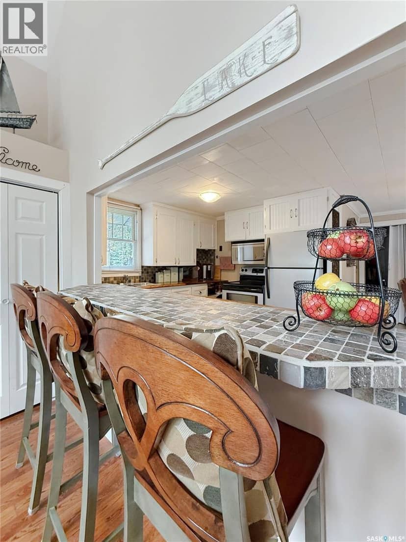 110 Lakeshore DRIVE — photo 13 of 40