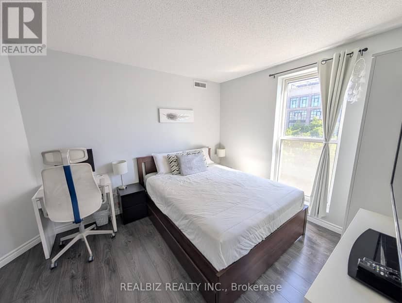 512 - 135 James Street S — photo 15 of 26