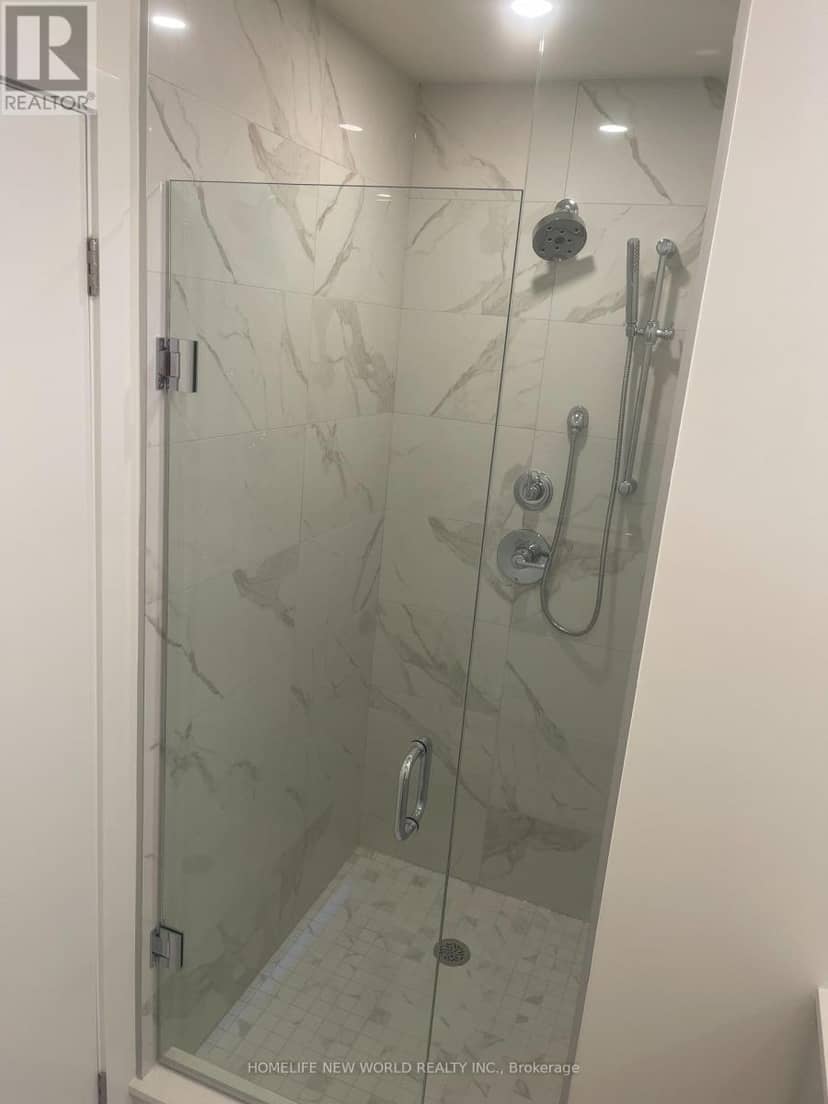 4106 - 89 Church Street — photo 20 of 30
